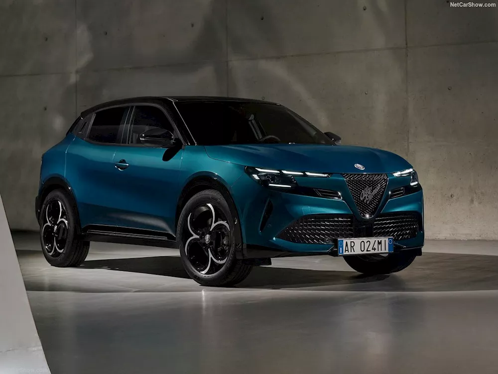 3 ألفا روميو Junior Veloce موديل 2025