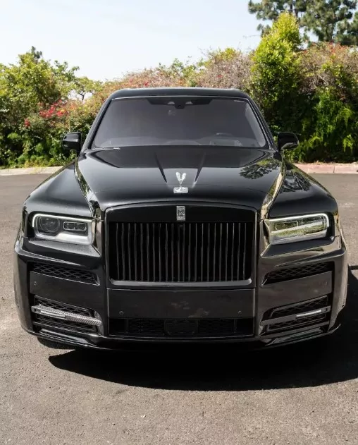 رولز رويس Cullinan Black Badge