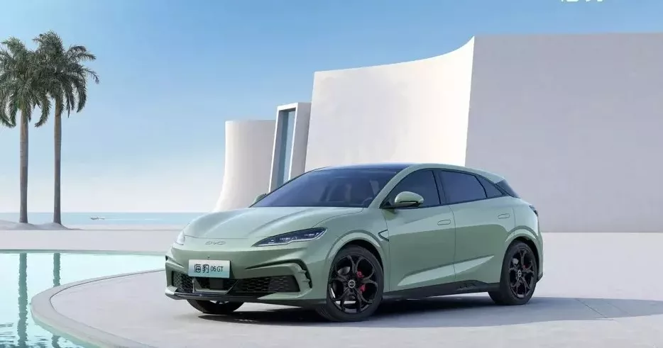 بي واي دي Seal 06 GT الكهربائية الجديدة