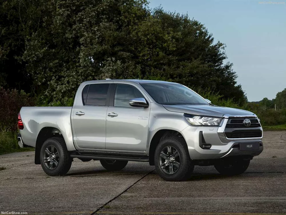 تويوتا Hilux Hybrid الجديدة