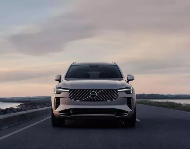 فولفو XC90 فيس ليفت الجديد