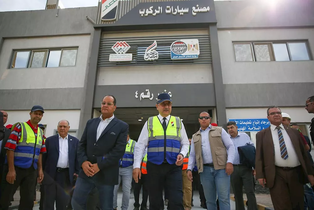 وزير قطاع الأعمال داخل مصنع النصر للسيارات