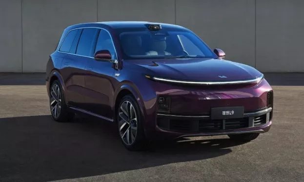 Li L9 من الأمام