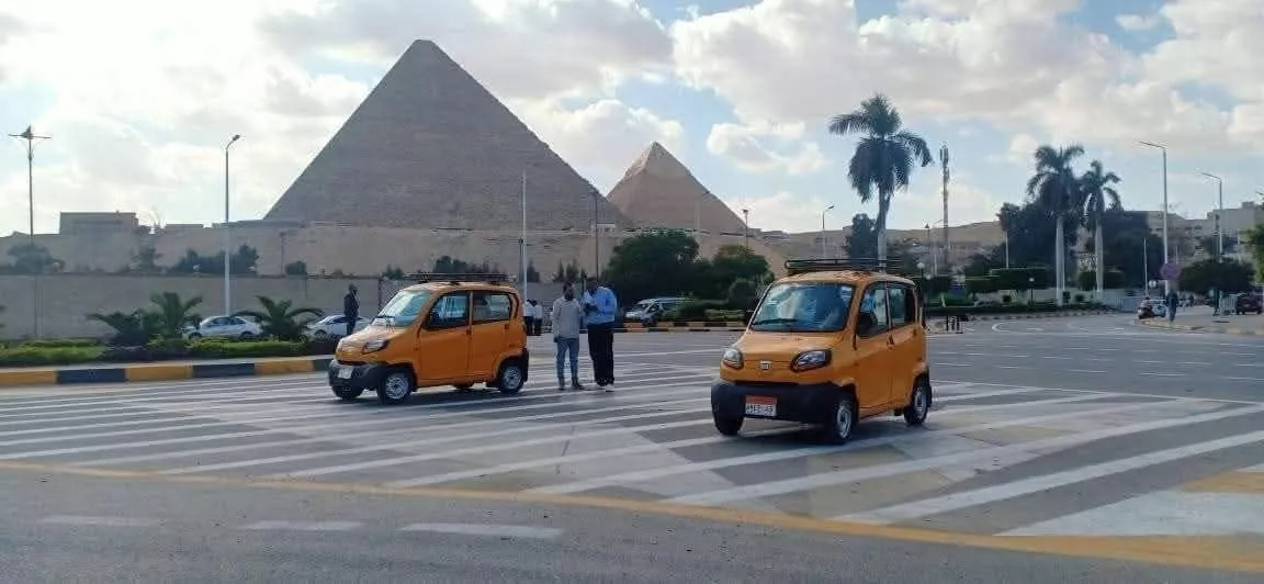 1 سيارات بجاج كيوت على أرض الجيزة