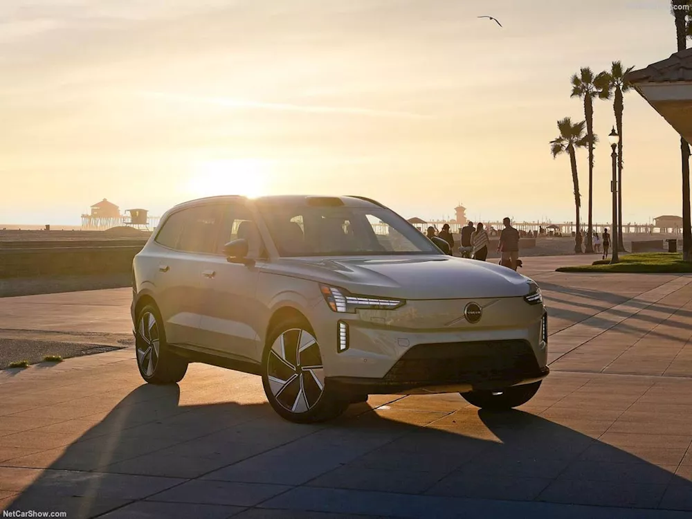 فولفو EX90 الكهربائية الجديدة