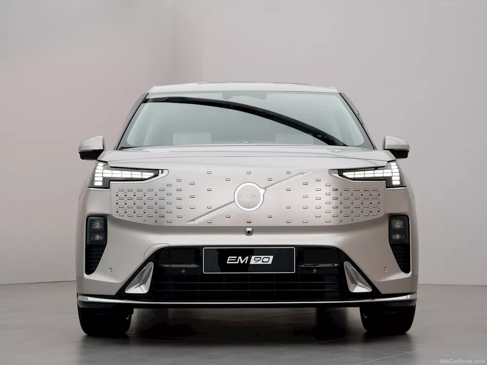 فولفو EM90 الكهربائية الجديدة