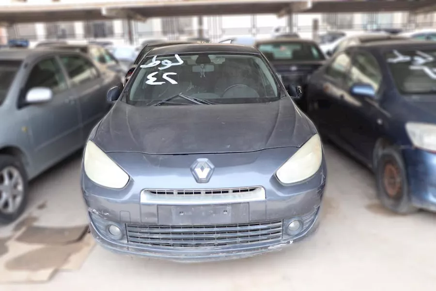 1 جانب من السيارات المعروضة للبيع