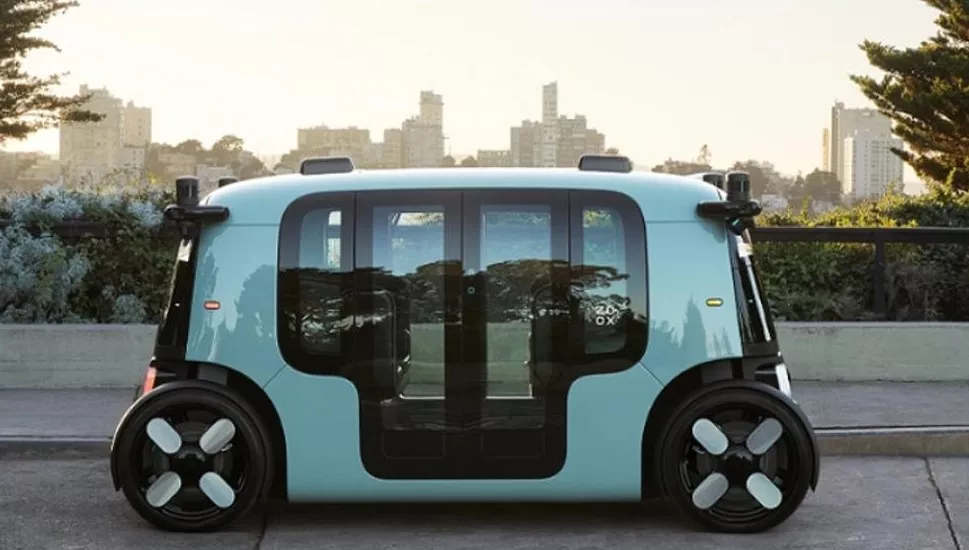سيارة zoox ذاتية القيادة لنقل الركاب