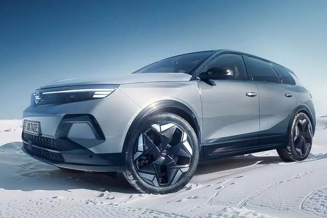 أوبل جراند لاند 4X4 الكهربائية