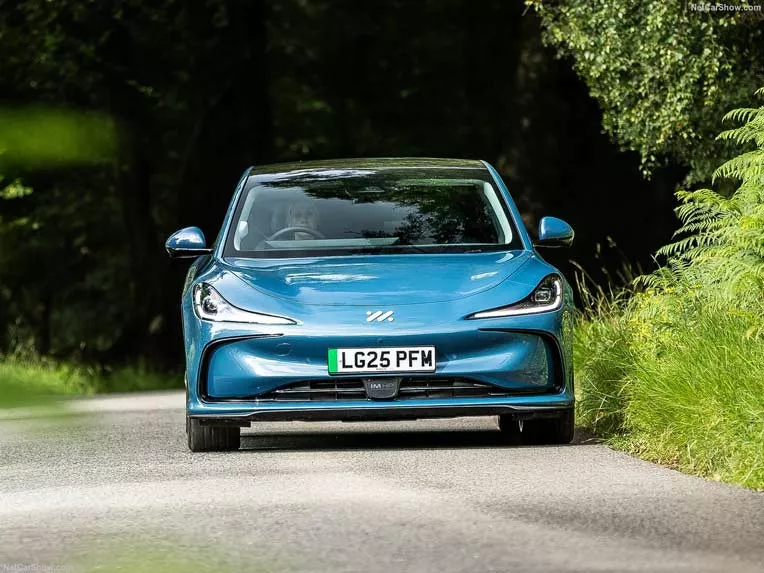 إم جي IM5 الكهربائية الجديدة