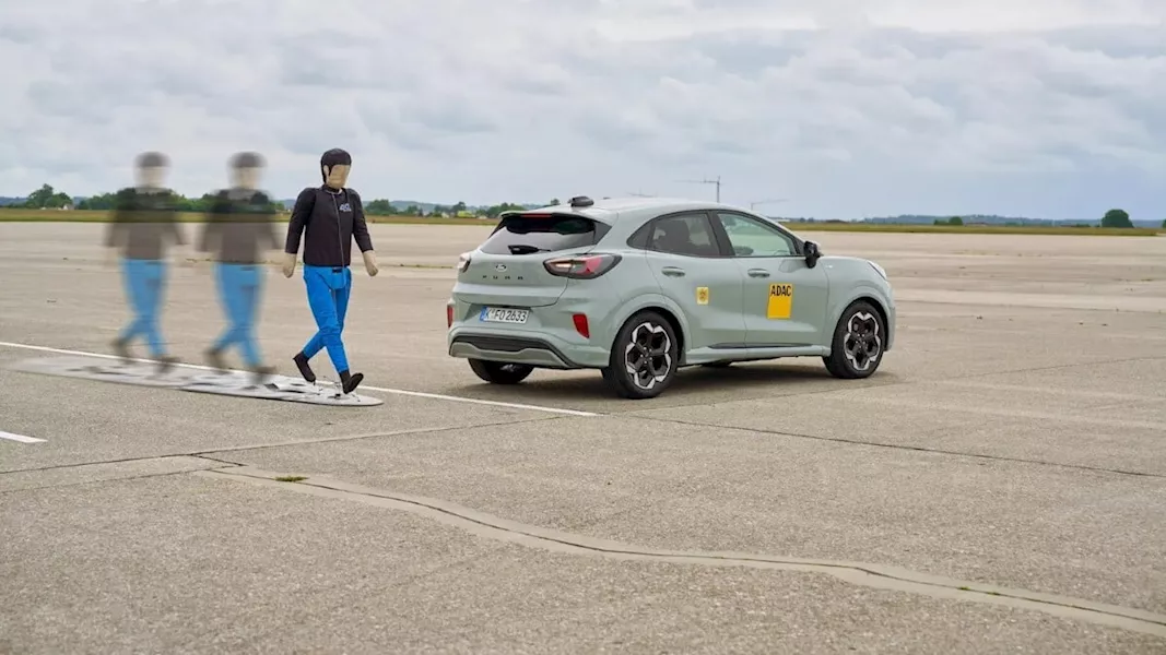 خاصية فرامل الطوارئ أثناء الرجوع للخلف