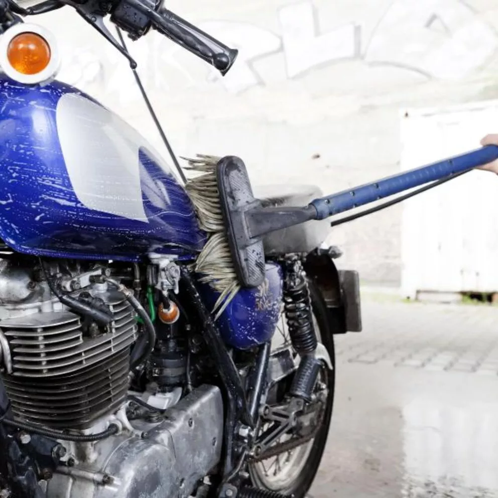 مراحل تنظيف الدراجة النارية