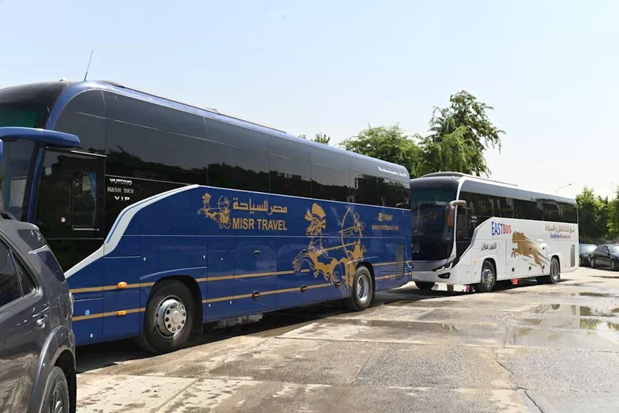 جانب من جولة الوزراء داخل مصنع النصر