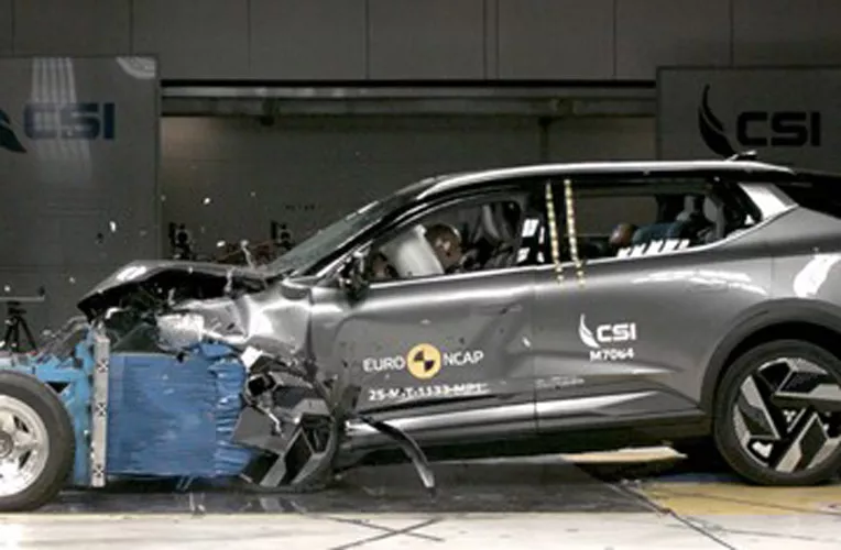 جانب من اختبار ميتسوبيشي إكليبس كروس