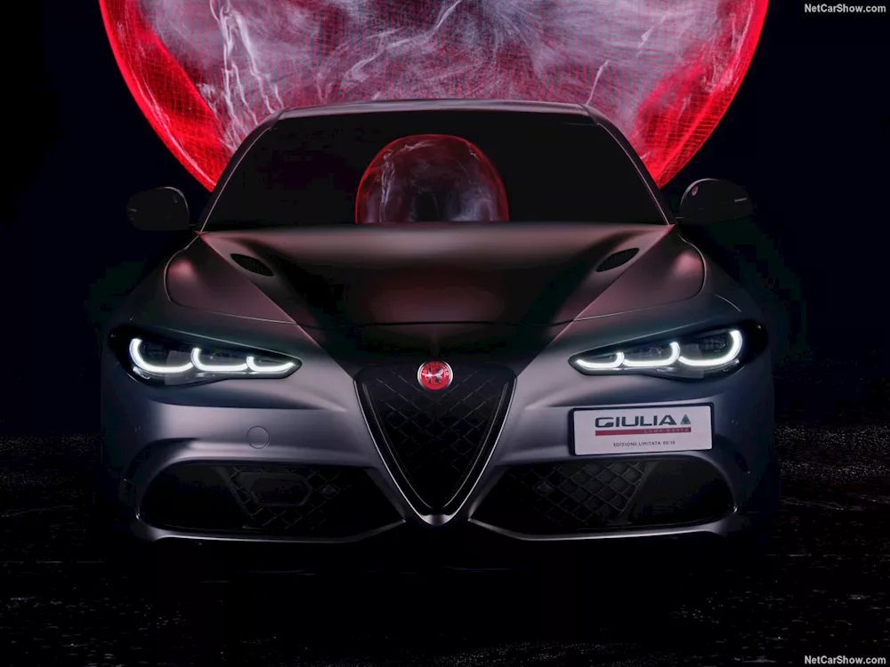 ألفا روميو جوليا كوادريفجوليو Luna Rossa 