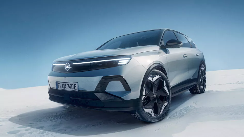 أوبل جراند لاند AWD الكهربائية الجديدة