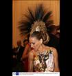 في قبعة من Philip Treacy                                                                                                                              