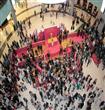 إطلاق العطر في دبي مول                                                                                                                                