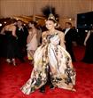 Giles Deacon سارة جيسيكا باركر بفستان                                                                                                                 