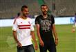 سمير فرج وإبراهيم سعيد مرتديًا قميص الزمالك يتابعا