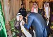 بالفيديو.. خادم الحرمين يمنح السيسي قلادة كبار الق