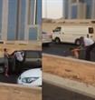 مشاجرة عنيفة و نزع ملابس بين سائقين سعوديين 
