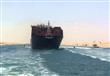  احدي السفن تعبر قناة السويس