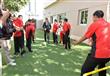 صابر الرباعي يلعب كرة القدم مع أطفال مركز راشد