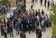 طلاب معهد العبور يقطعون الطريق