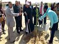 وزير الأوقاف يغرس نخلة في مطار الخارجة (2)                                                                                                                                                              