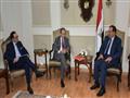 وزير البترول خلال اللقاء