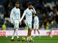 صورة من الارشيف للفرنسي كريم بنزيمه (يسار، رقم 9) مع زميله في ريال مدريد الاسباني لاعب الوسط ايسكو من المباراة مع لاس بالماس في 5 تشرين الثاني/نوفمبر 2017