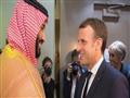 ولي العهد السعودي يستقبل الرئيس الفرنسي بمطار الري