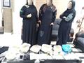 ضبط أخوات يتاجرن بالمخدرات (2)                                                                                                                                                                          