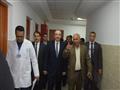 محافظ بني سويف يتابع الحالة الصحية لمصابي حادث الصحراوي (2)