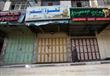 فلسطيني يمر امام محال مقفلة في الخليل تضامنا مع ال