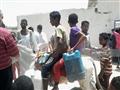أهالى ابو الريش بقومون بشراء جراكن المياه