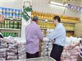 محافظ أسيوط يتفقد عددا من الأسواق​والمجمعات الاستهلاكية  (4)                                                                                                                                            