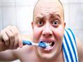 أخطاء-نرتكبها-عند-تنظيف-أسناننا-بالفرشاة