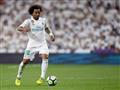 ظهير ايسر ريال مدريد البرازيلي مارسيلو يسيطر على الكرة خلال مباراة فريقه ضد ريال بيتيس على ملعب سانتياغو برنابيو في مدريد. 20 ايلول/سبتمبر 2017
