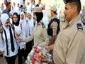 ورود وحلوى من أمن المنيا على الطلاب (5)                                                                                                                                                                 
