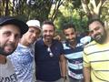 الفنان أحمد فهمي و حازم إمام  وأصدقائه شيكو وهشام 