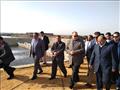 وزير التنمية المحلية ومحافظ الفيوم يتفقدان أعمال تطهير بحيرة قارون (6)