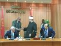 وزير الأوقاف يهدي محافظ بورسعيد كتاب الله (4)