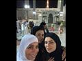 بسمة وهبة تؤدي مناسك العمرة