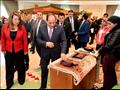 السيسي يتفقد معرض منتجات ذوي الإعاقة.jpg2                                                                                                                                                               