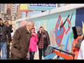 رئيس مدينة دسوق خلال متابعة تنفيذ الرسم على الجدارية                                                                                                                                                    