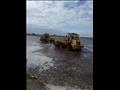 خلال عمل اللوادر في التعامل مع مياه البحر التي غمرت شاطئ قرية الزهراء ببلطيم                                                                                                                            
