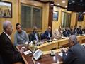 محافظ أسوان يناقش آليات ضبط الأسعار وتشديد الرقابة التموينية (3)                                                                                                                                        