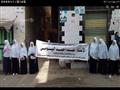 طالبات يُشيعن مُعلمهن بسلسلة بشرية (3)                                                                                                                                                                  